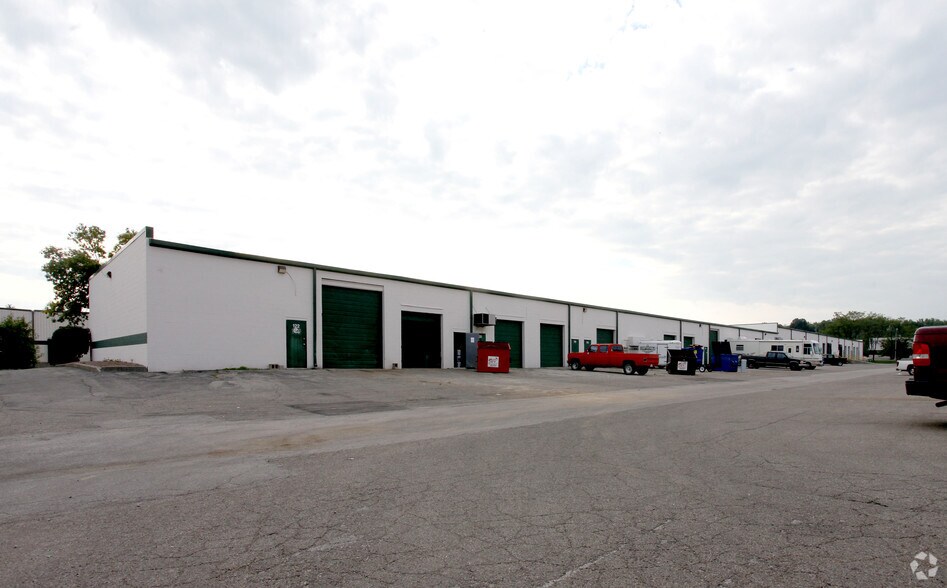 More Photos Of 5602 Elmwood Ave, Indianapolis Warehouse For Lease