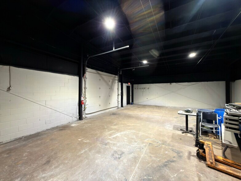More Photos Of 19300-19400 Allen Rd, Melvindale Manufacturing For Lease