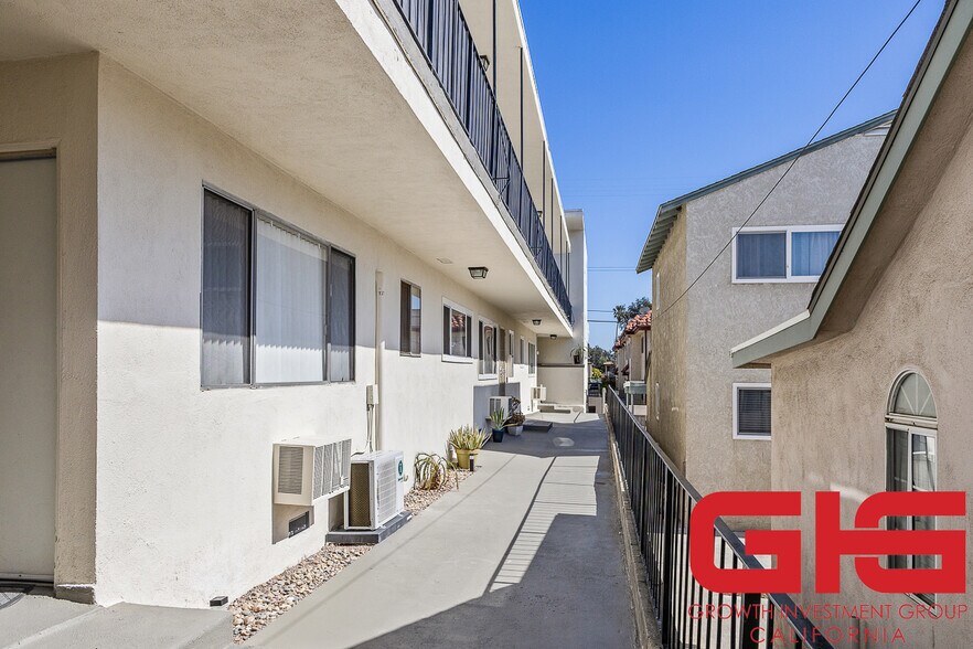 More Photos Of 1052 Elm Ave, Glendale Apartments For Sale