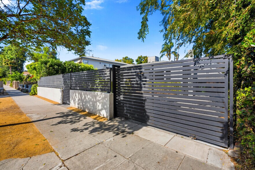 More Photos Of 5438 Colfax Ave, North Hollywood Multifamily For Sale