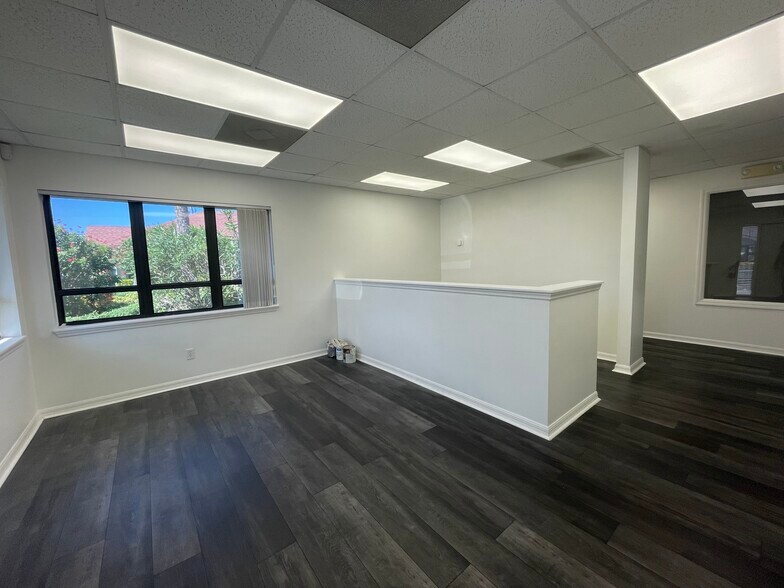 Primary Photo Of 12520 World Plaza Ln, Fort Myers Medical For Lease