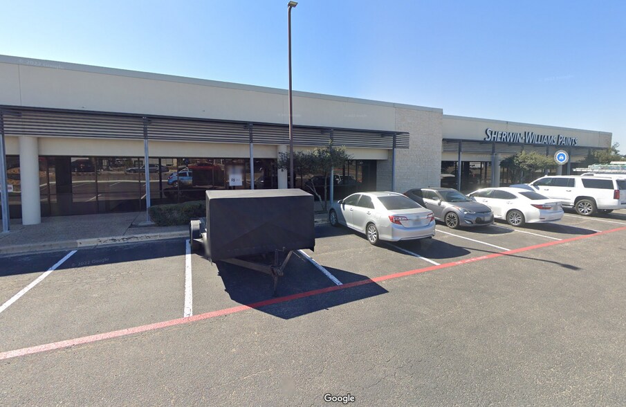 More Photos Of 2000 N Mays St, Round Rock Freestanding For Lease