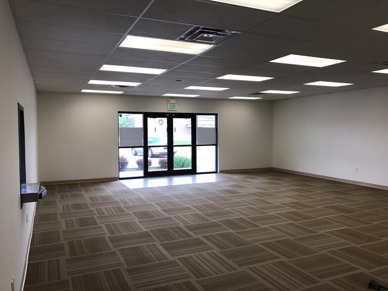 More Photos Of 1330 N Lincoln Rd, Rockville Storefront Retail Office For Lease