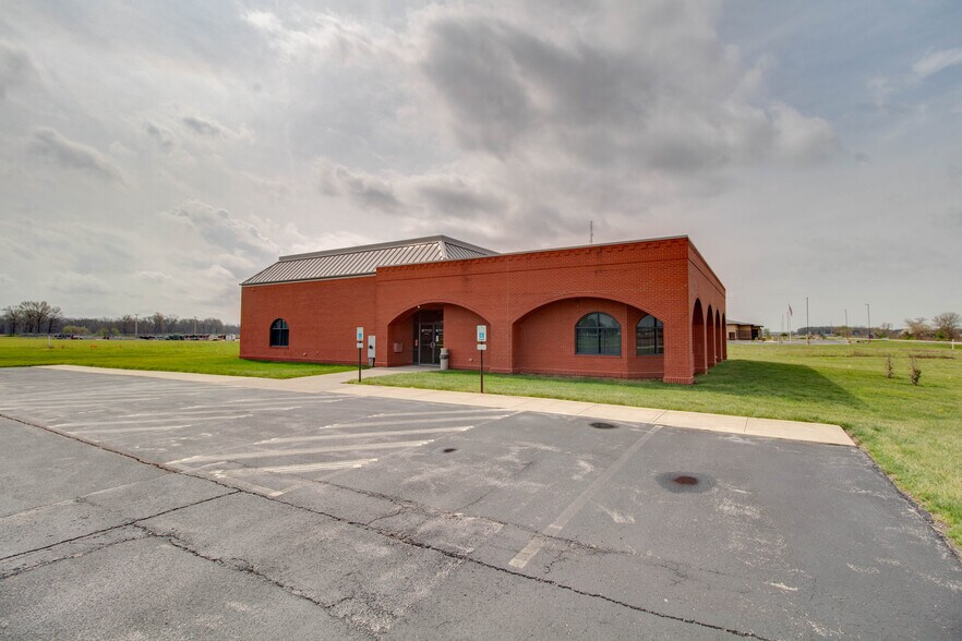 More Photos Of 18400 Shipman Rd, Carlinville Schools For Sale
