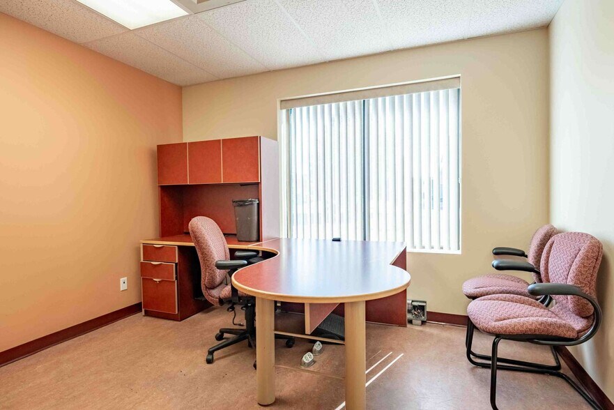 More Photos Of 29 Main St E, Chelmsford Office For Sale
