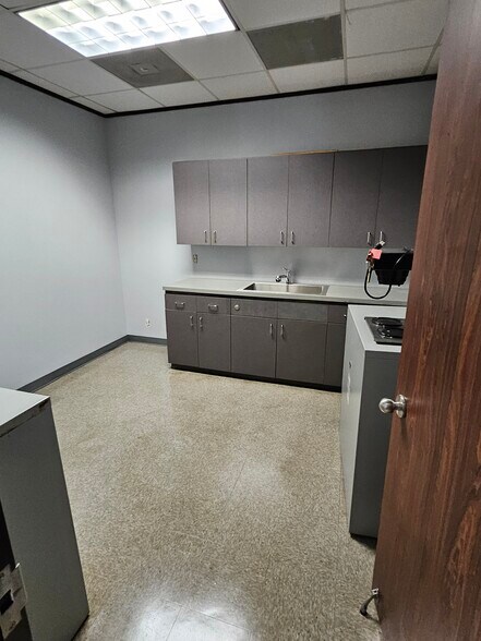 More Photos Of 14730 Yarberry St, Houston Unknown For Lease