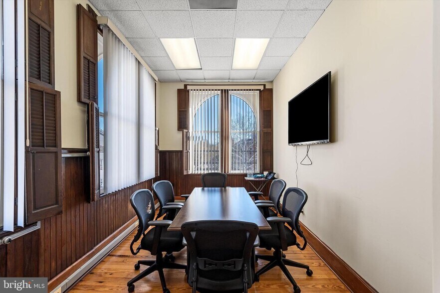 More Photos Of 37-45 E Boscawen St, Winchester Office For Sale