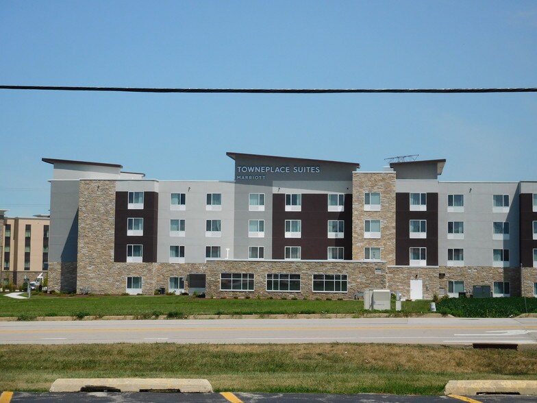 More Photos Of 506-522 W Mondamin St, Minooka General Retail For Lease
