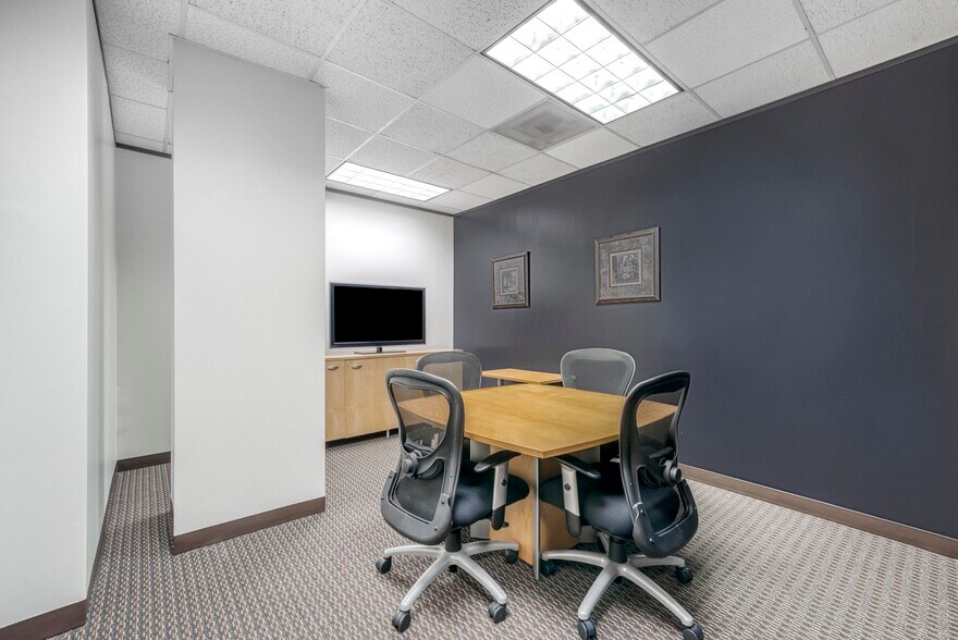 More Photos Of 10777 Westheimer Rd, Houston Coworking Space