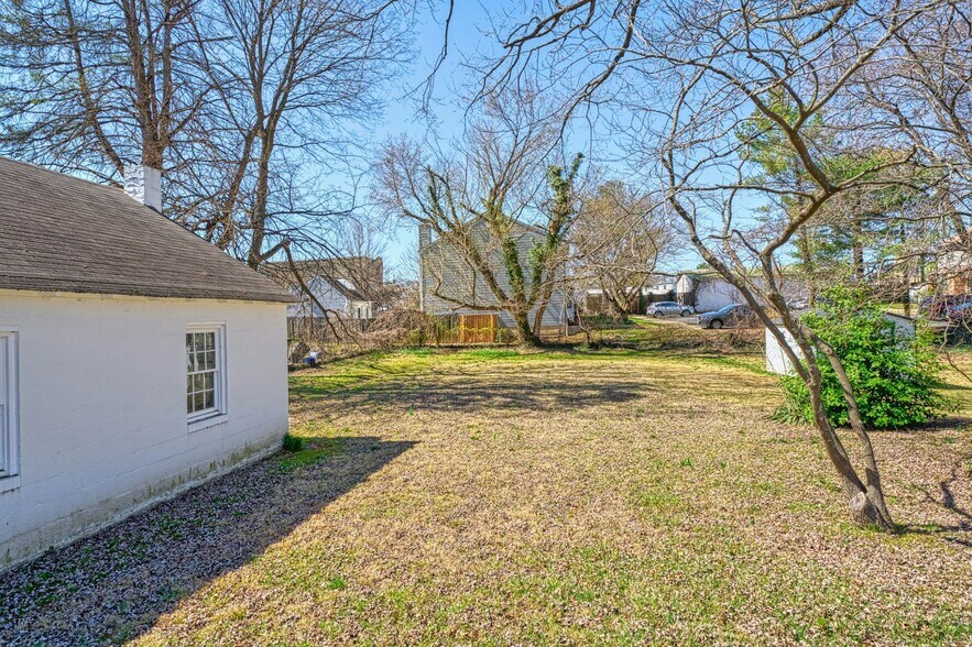 More Photos Of 121 N Hatcher Ave, Purcellville Office For Sale