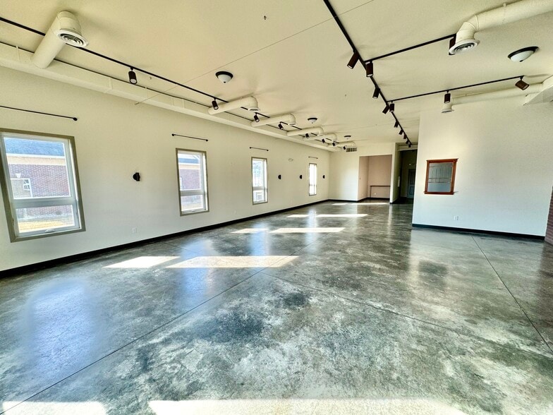 More Photos Of 216 Evergreen Ln, Glen Carbon Medical For Lease