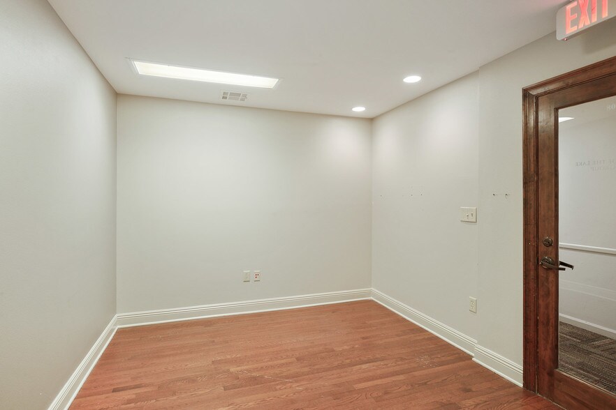 More Photos Of 2051 Silverside Dr, Baton Rouge Office For Sale