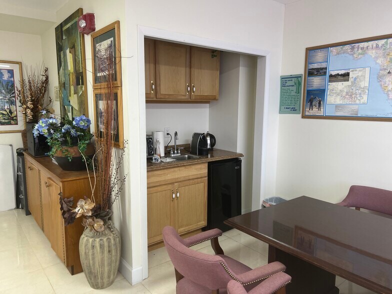 More Photos Of 1720 Harrison St, Hollywood Office Residential For Sale