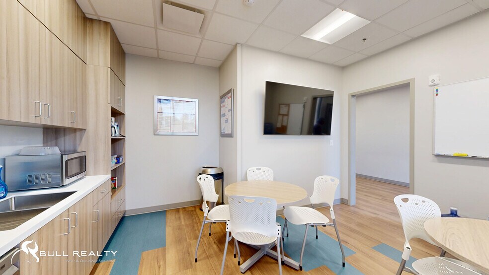 More Photos Of 34 Upper Riverdale Rd, Riverdale Medical For Lease