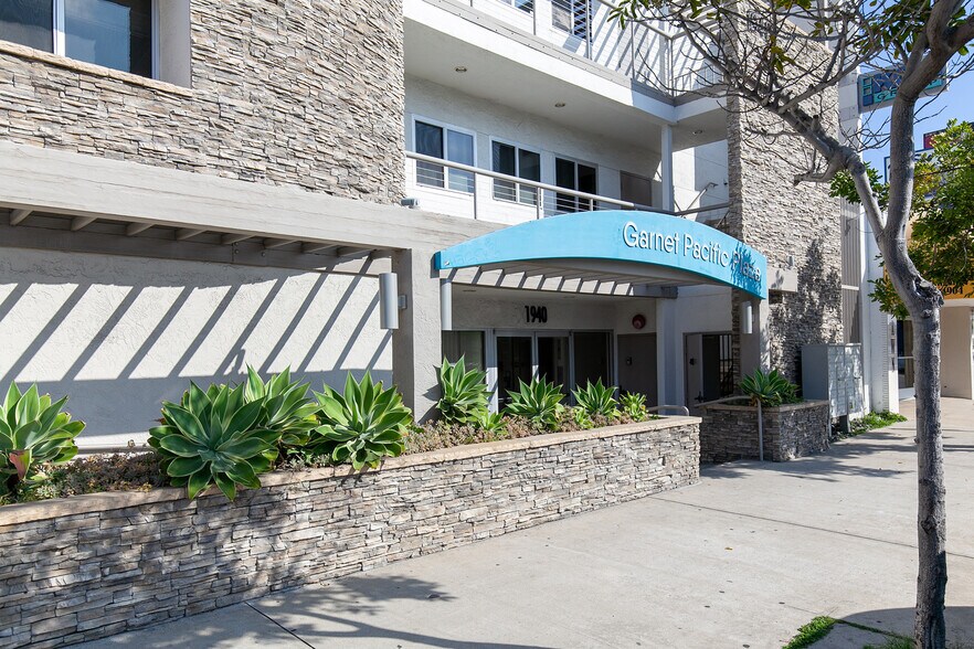 More Photos Of 1940 Garnet Ave, San Diego Medical For Sale