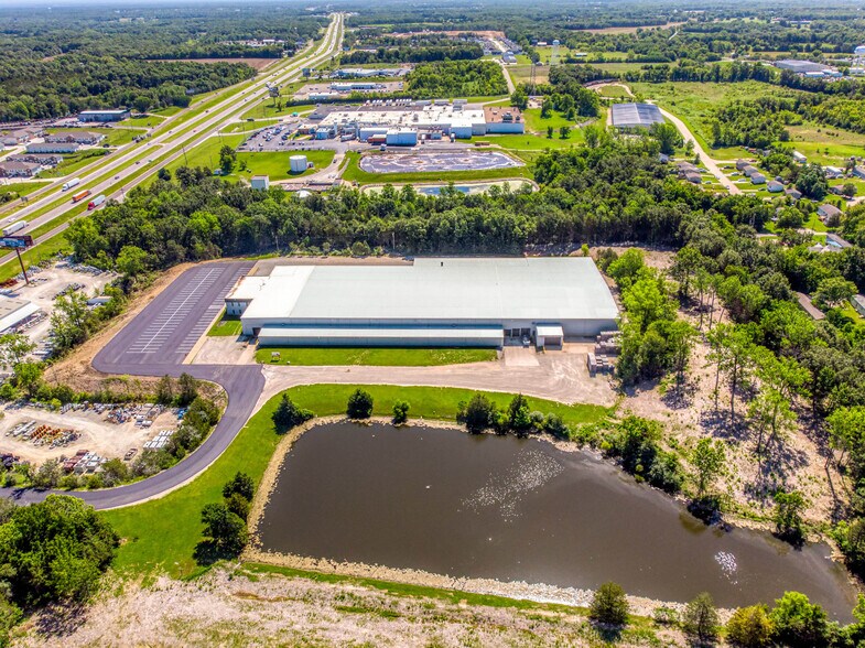More Photos Of 1402 E Veterans Memorial Pky, Truesdale Manufacturing For Sale