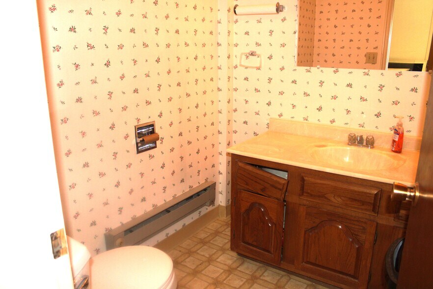 More Photos Of 927 Main St, Evanston General Retail For Lease