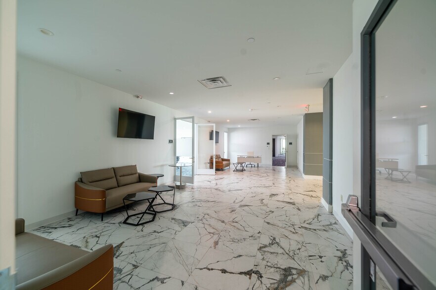 More Photos Of 9999 Bellaire Blvd, Houston Medical For Sale