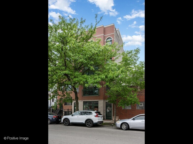More Photos Of 3248 N Sheffield Ave, Chicago Storefront Retail Residential For Sale