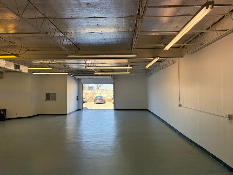 More Photos Of 820 Shelby Ln, Austin Warehouse For Lease