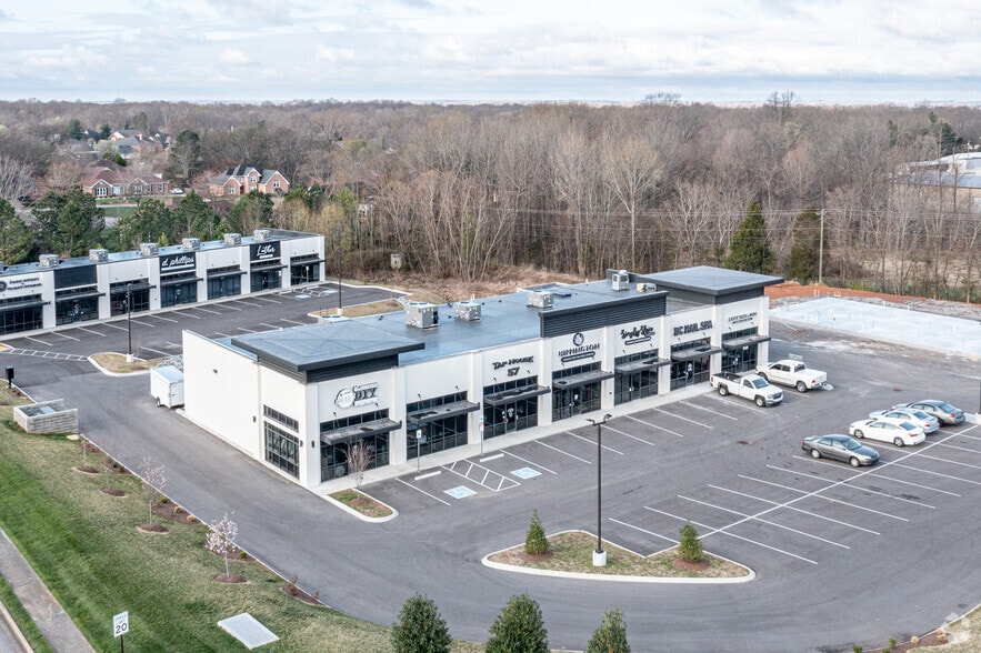 More Photos Of 2670 Madison St, Clarksville Storefront Retail Office For Lease