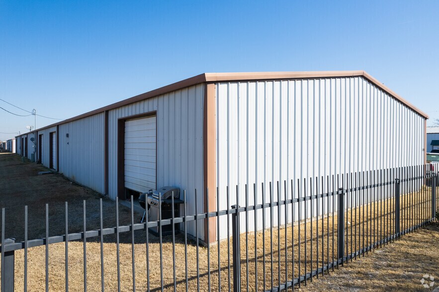 5041 David Strickland Rd, Fort Worth, TX 76119 For Lease