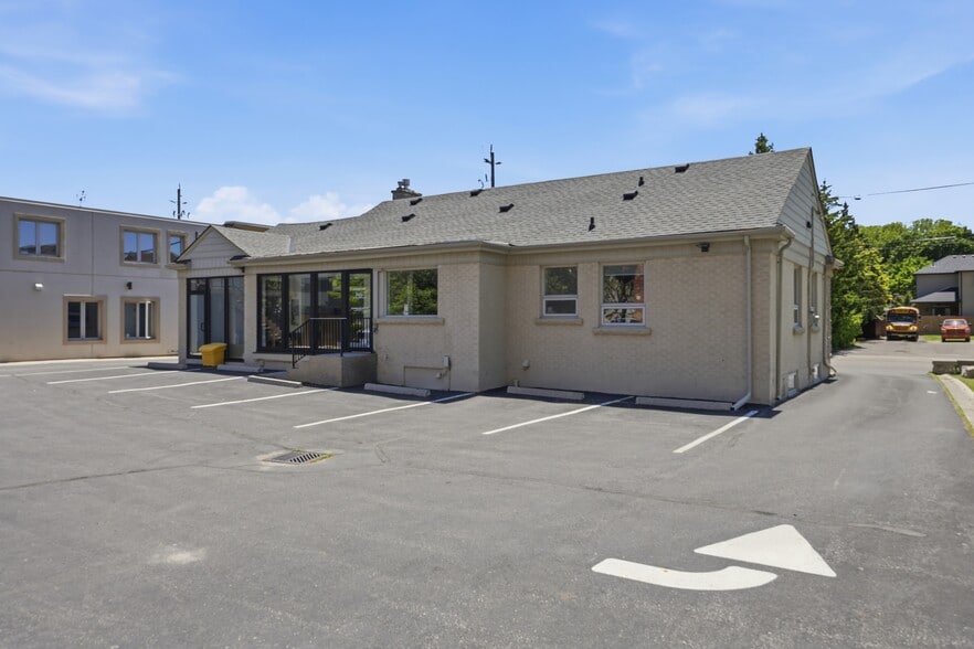 More Photos Of 60 King St W, Hamilton Office For Sale