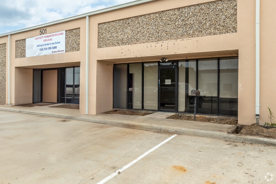 More Photos Of 501 Industrial Dr, Richardson Warehouse For Lease