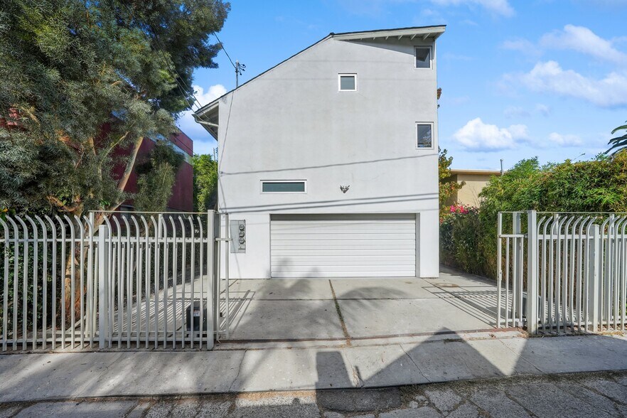 More Photos Of 608 Westminster Ave, Venice Apartments For Sale