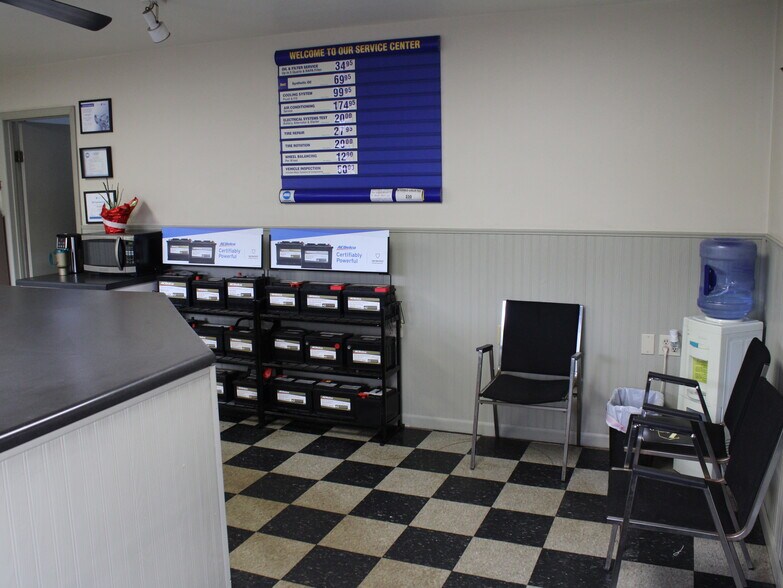 More Photos Of 523 S Main St, Fond Du Lac Auto Repair For Sale