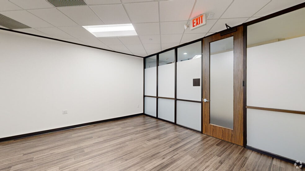 More Photos Of 11767 Katy Fwy, Houston Office For Lease