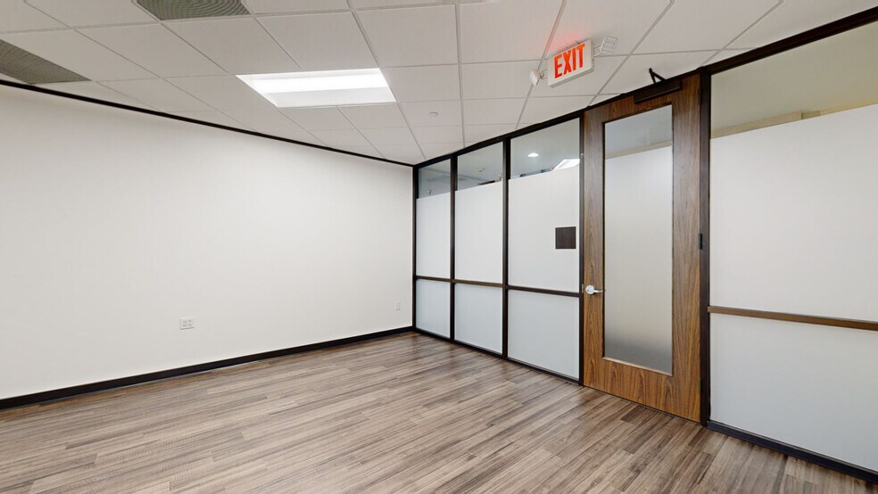 More Photos Of 11767 Katy Fwy, Houston Office For Lease