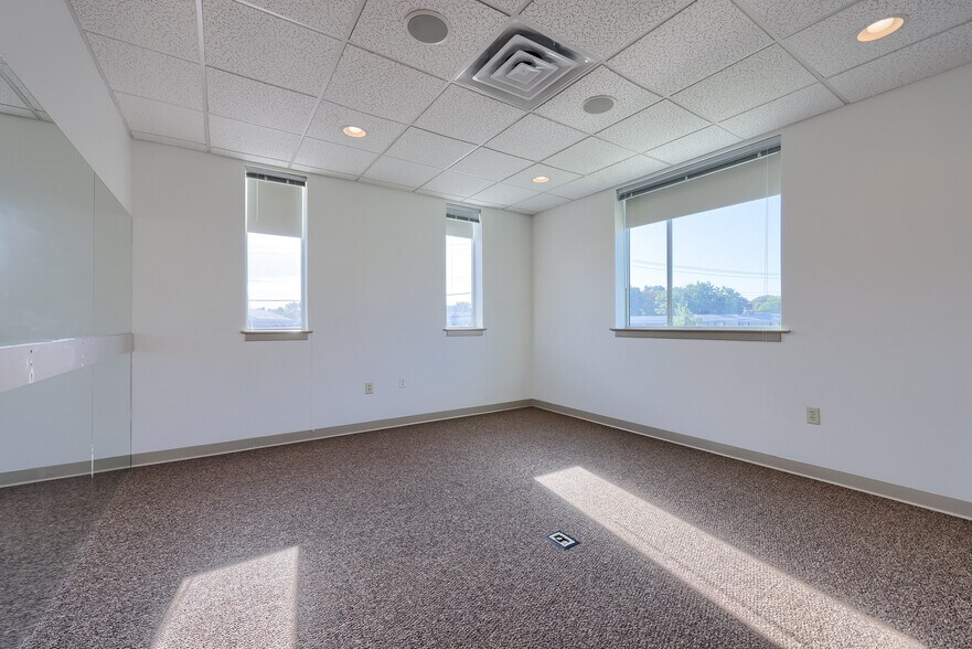More Photos Of 1864 Oregon Pike, Lancaster Office For Sale