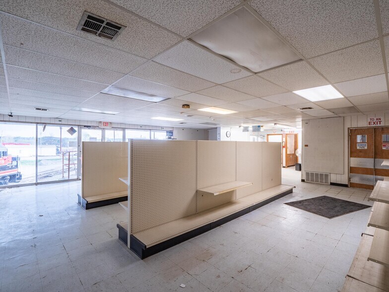 More Photos Of 1 W Choctaw Ave, Mcalester Flex For Sale