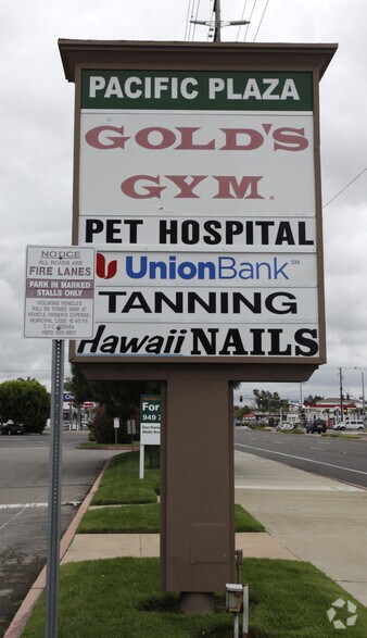 More Photos Of 8899 Adams Ave, Huntington Beach Bank For Lease