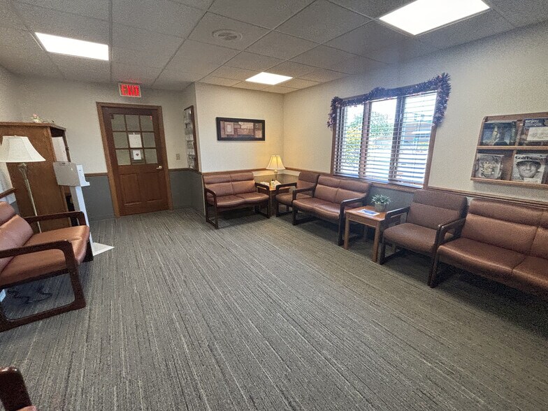 More Photos Of 830 E Green Bay Ave, Saukville Medical For Lease