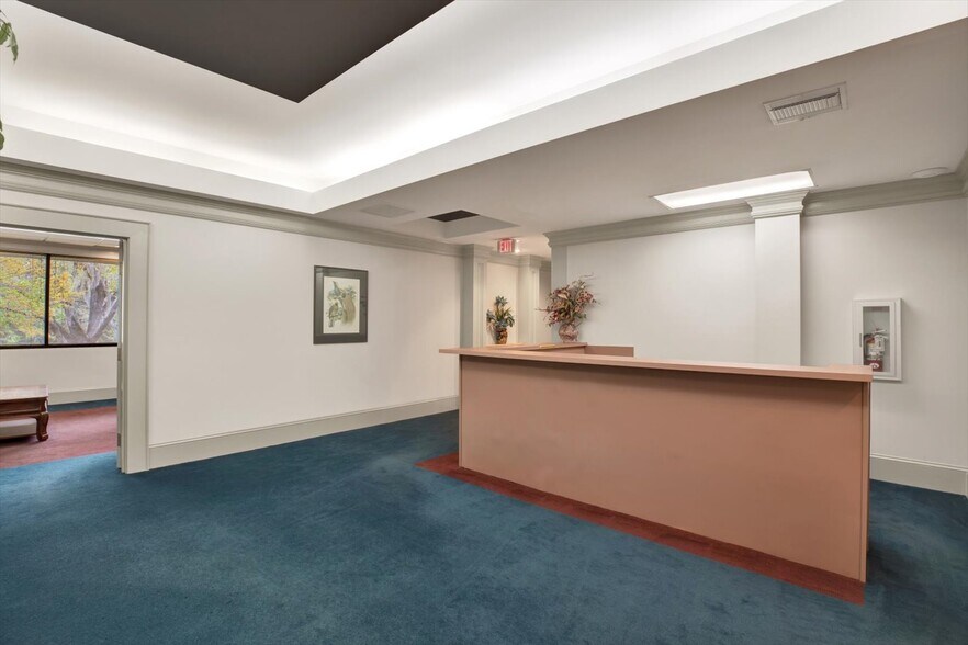 More Photos Of 13153 N Dale Mabry Hwy, Tampa Office For Sale