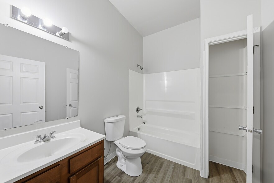 More Photos Of 1636 Summit Rd, Cincinnati Apartments For Sale