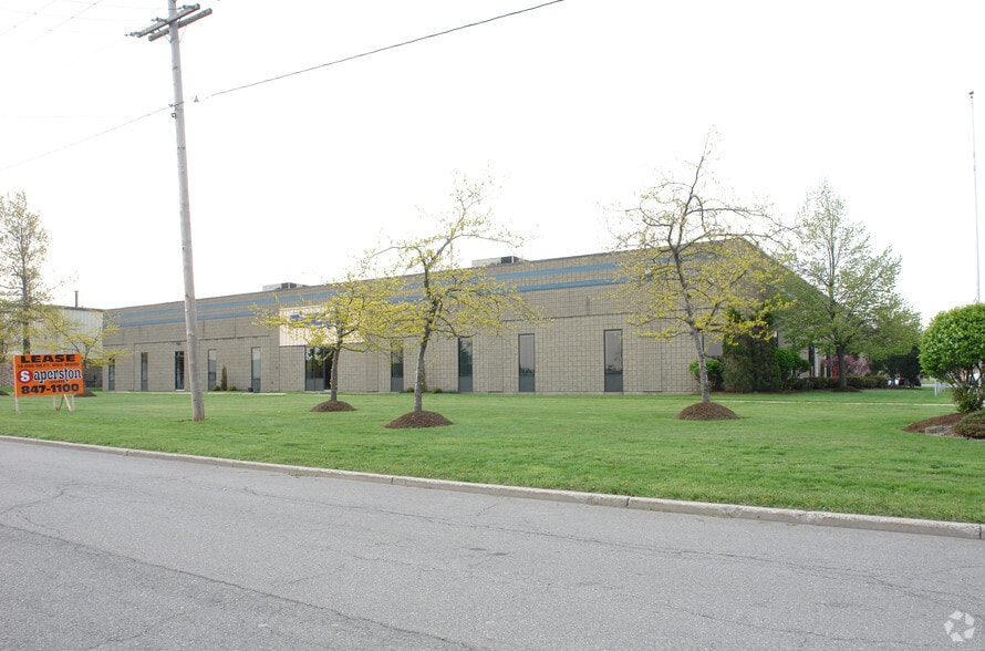 Primary Photo Of 55 Oriskany Dr, Tonawanda Distribution For Lease
