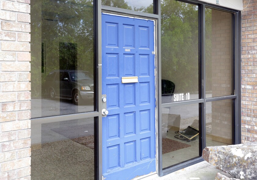 More Photos Of 2512-2516 Oakland Blvd, Fort Worth Office For Sale