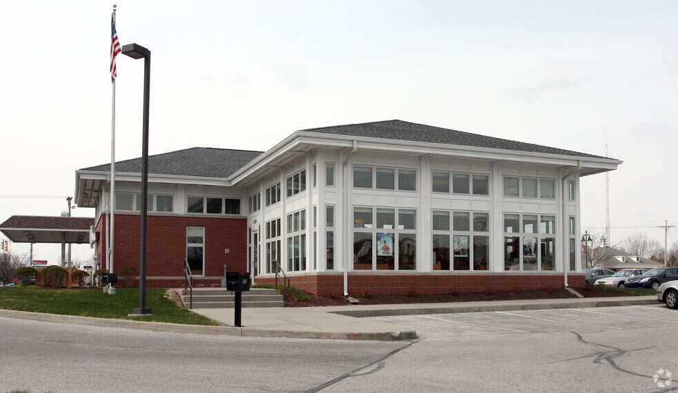 More Photos Of 25-75 W Boone Vlg, Zionsville Unknown For Lease