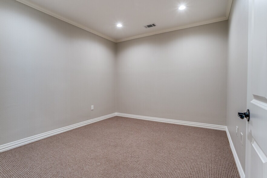 More Photos Of 425 Old Newman Rd, Frisco Medical For Sale