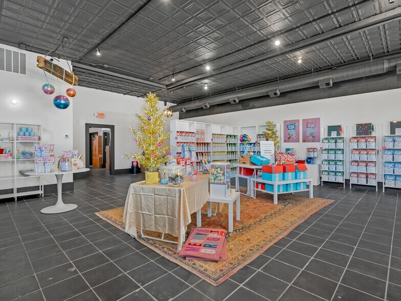 More Photos Of 14 Lodge St, Asheville Storefront Retail Office For Lease