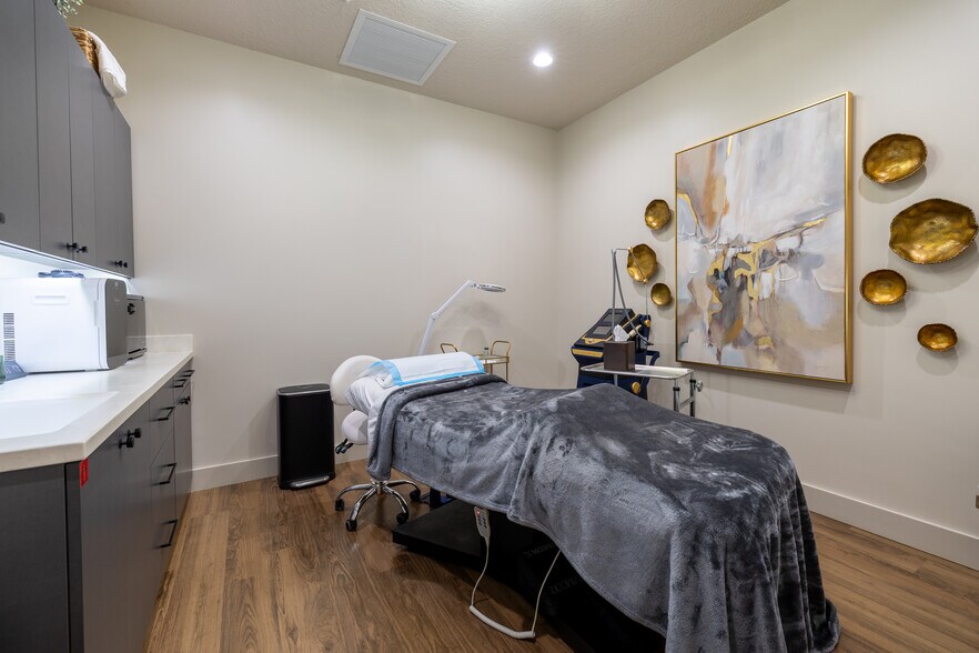 More Photos Of 961687 Gateway Blvd, Fernandina Beach Medical For Sale
