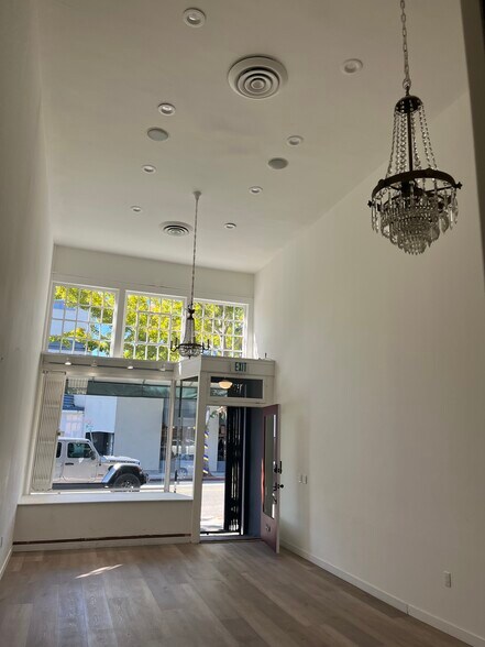 More Photos Of 2967 College Ave, Berkeley Restaurant For Lease