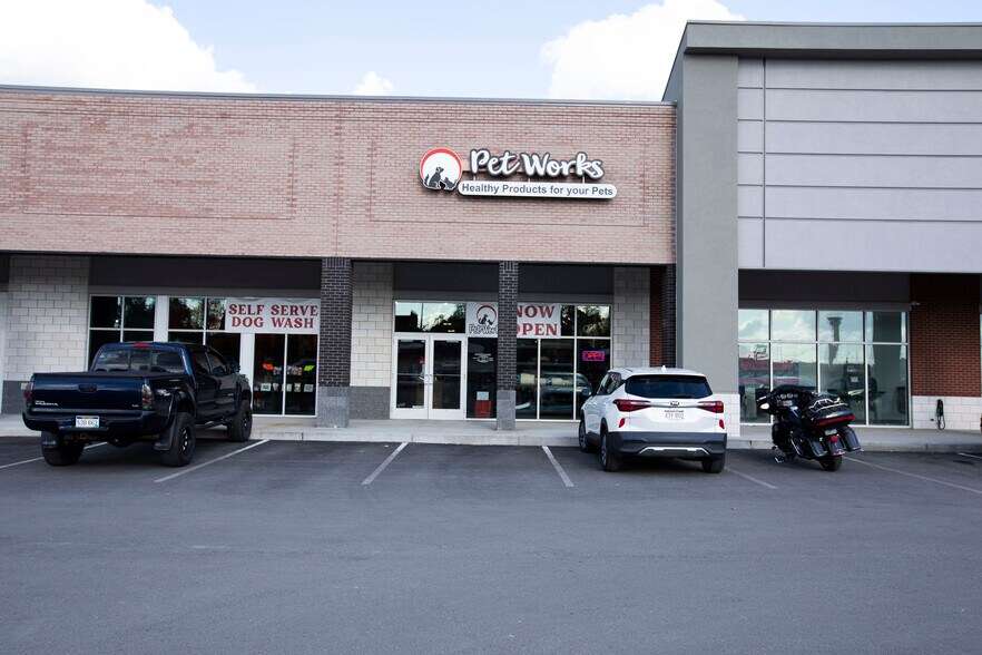 More Photos Of 2600 Middletown Commons, White Hall Storefront For Lease