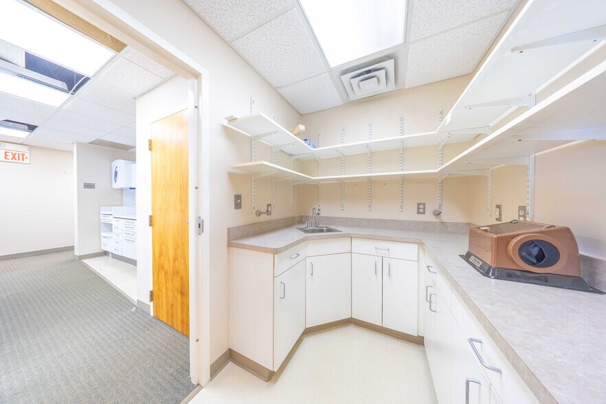 More Photos Of 43-47 Nason St, Maynard Bank For Lease