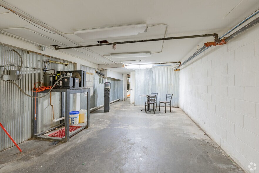 More Photos Of 401 W Cedar St, Rawlins Restaurant For Sale