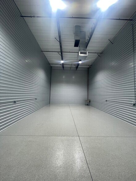 More Photos Of 7317 E Helm Dr, Scottsdale Self Storage For Lease