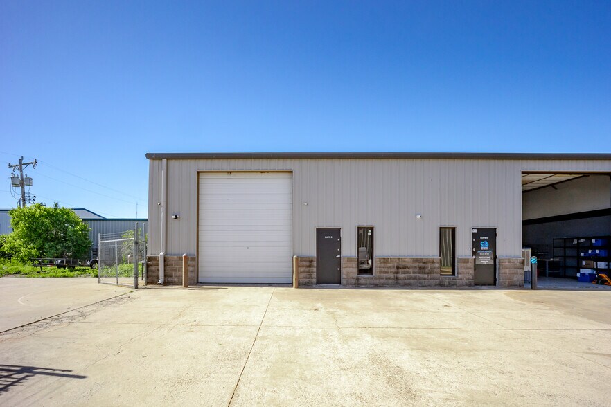 More Photos Of 14900 Bristol Park Blvd, Edmond Warehouse For Lease